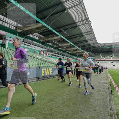 05.10.2025 - 20. swb-Marathon Bremen Michael Burmester http://msf.ph/oto/9224951 05.10.2025 10:37:47 Laufen im Stadion 7621, 7776, 9189, 9210, 9237, 9360, 9363, 9365, 9381, 9426, 9448, 9468, 9486, 9531, 9532, 9536, 9600, 9603, 9642, 9748, 9802, 9813, 9841, 9858, 9893, 9979, 10056, 10067, 10098, 10158, 10194, 10265, 10271, 10274, 10290, 10291, 10301, 10345, 10370, 10471, 10477, 10485, 10508, 10510, 10518, 10562, 10571, 10611, 10615, 10711, 10713, 10777, 10826, 10829, 10837, 10872, 10876, 10995, 11001, 11050, 11121, 11124, 11150, 11162, 11183, 11184, 11223, 11251, 11415, 9177, 9208 meine-sportfotos.de