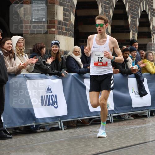 05.10.2025 - 20. swb-Marathon Bremen Strokosch-Dieckow http://msf.ph/oto/9224957 05.10.2025 12:16:03 Ziel 13 meine-sportfotos.de