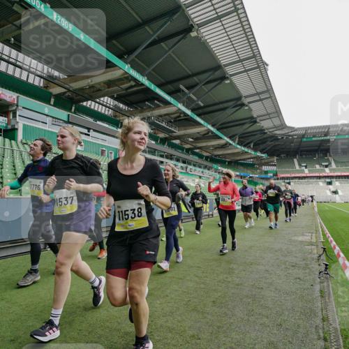 05.10.2025 - 20. swb-Marathon Bremen Michael Burmester http://msf.ph/oto/9224958 05.10.2025 10:37:48 Laufen im Stadion 7621, 7776, 9189, 9210, 9237, 9360, 9363, 9365, 9381, 9426, 9448, 9468, 9486, 9531, 9532, 9536, 9600, 9603, 9642, 9748, 9802, 9813, 9841, 9858, 9893, 9979, 10056, 10067, 10098, 10158, 10194, 10265, 10271, 10274, 10278, 10290, 10291, 10301, 10345, 10370, 10437, 10471, 10477, 10485, 10508, 10510, 10518, 10611, 10615, 10711, 10713, 10777, 10826, 10829, 10837, 10872, 10876, 10995, 11001, 11050, 11121, 11124, 11150, 11162, 11183, 11184, 11223, 11251, 11415, 9177, 9208 meine-sportfotos.de