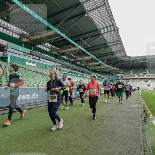 05.10.2025 - 20. swb-Marathon Bremen Michael Burmester http://msf.ph/oto/9224959 05.10.2025 10:37:49 Laufen im Stadion 7621, 7776, 9189, 9210, 9237, 9360, 9365, 9381, 9426, 9448, 9468, 9486, 9531, 9532, 9536, 9600, 9603, 9642, 9748, 9813, 9841, 9858, 9893, 9979, 10056, 10067, 10098, 10130, 10158, 10194, 10265, 10271, 10274, 10278, 10301, 10345, 10370, 10437, 10471, 10477, 10485, 10508, 10510, 10518, 10595, 10598, 10611, 10711, 10713, 10777, 10826, 10829, 10837, 10872, 10876, 10995, 11001, 11050, 11121, 11124, 11150, 11162, 11183, 11184, 11223, 11251, 11415, 9177, 9208, 9531 meine-sportfotos.de