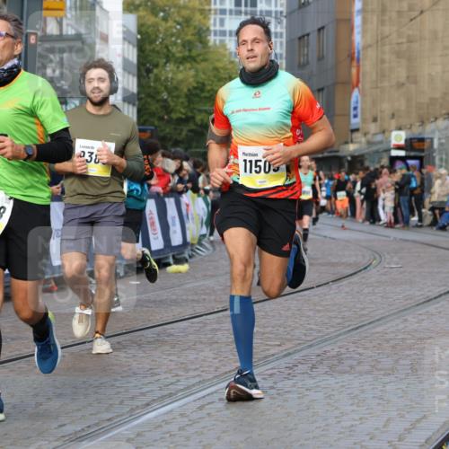 05.10.2025 - 20. swb-Marathon Bremen Strokosch-Dieckow http://msf.ph/oto/9224961 05.10.2025 10:48:32 Ziel 9385, 9406, 9437, 9478, 10177, 10303, 10685, 11005, 11096, 11357, 11505 meine-sportfotos.de