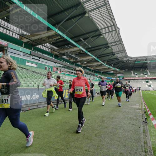 05.10.2025 - 20. swb-Marathon Bremen Michael Burmester http://msf.ph/oto/9224962 05.10.2025 10:37:49 Laufen im Stadion 7621, 7776, 9189, 9210, 9237, 9360, 9365, 9381, 9426, 9448, 9468, 9486, 9531, 9532, 9536, 9600, 9603, 9642, 9748, 9813, 9841, 9858, 9893, 9979, 10056, 10067, 10098, 10130, 10158, 10194, 10265, 10271, 10274, 10278, 10301, 10345, 10370, 10437, 10471, 10477, 10485, 10508, 10510, 10518, 10595, 10598, 10611, 10711, 10713, 10777, 10826, 10829, 10837, 10872, 10876, 10995, 11001, 11050, 11121, 11124, 11150, 11162, 11183, 11184, 11223, 11251, 11415, 9177, 9208, 9531 meine-sportfotos.de