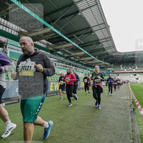 05.10.2025 - 20. swb-Marathon Bremen Michael Burmester http://msf.ph/oto/9224972 05.10.2025 10:37:52 Laufen im Stadion 7621, 7776, 9189, 9210, 9237, 9360, 9365, 9426, 9448, 9468, 9486, 9532, 9536, 9600, 9642, 9748, 9813, 9841, 9858, 9893, 9979, 10033, 10056, 10098, 10130, 10158, 10194, 10265, 10271, 10274, 10278, 10301, 10370, 10437, 10471, 10477, 10485, 10508, 10510, 10595, 10598, 10611, 10711, 10713, 10777, 10826, 10829, 10837, 10872, 10876, 10995, 11001, 11050, 11121, 11124, 11150, 11162, 11183, 11184, 11223, 11251, 11415, 9177, 9208, 9381, 9531 meine-sportfotos.de