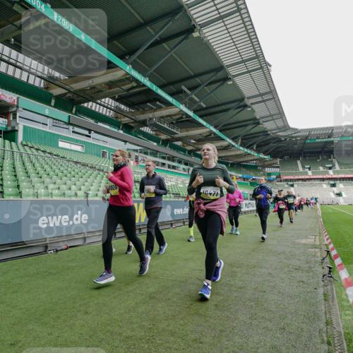 05.10.2025 - 20. swb-Marathon Bremen Michael Burmester http://msf.ph/oto/9224975 05.10.2025 10:37:53 Laufen im Stadion 7621, 7776, 9189, 9210, 9237, 9360, 9365, 9426, 9448, 9468, 9486, 9532, 9536, 9600, 9642, 9684, 9748, 9813, 9841, 9858, 9893, 9979, 10033, 10056, 10098, 10130, 10158, 10194, 10265, 10271, 10274, 10278, 10301, 10370, 10437, 10471, 10477, 10485, 10508, 10510, 10595, 10598, 10611, 10678, 10711, 10713, 10777, 10826, 10829, 10837, 10872, 10876, 10995, 11001, 11050, 11121, 11124, 11150, 11162, 11183, 11184, 11223, 11251, 11415, 9177, 9208, 9381, 9531 meine-sportfotos.de