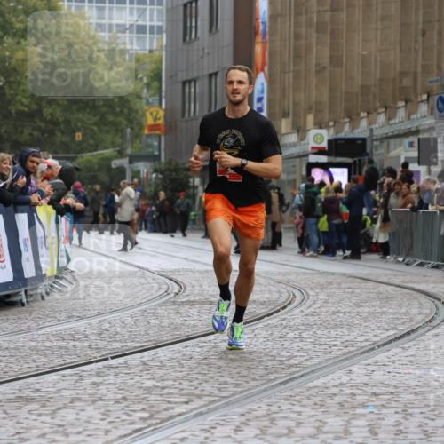 05.10.2025 - 20. swb-Marathon Bremen Strokosch-Dieckow http://msf.ph/oto/9224978 05.10.2025 12:17:31 Ziel 1124 meine-sportfotos.de