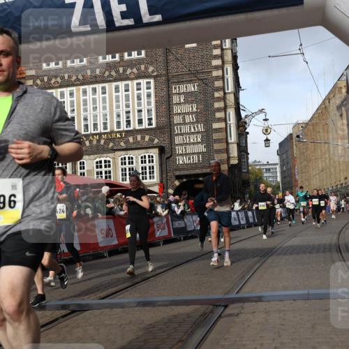 05.10.2025 - 20. swb-Marathon Bremen Yannick Fuchs http://msf.ph/oto/9224979 05.10.2025 10:56:28 Ziel 9258, 9783, 10028, 10191, 10196, 10424, 10590, 10992, 11364, 11554, 11662, 11741 meine-sportfotos.de