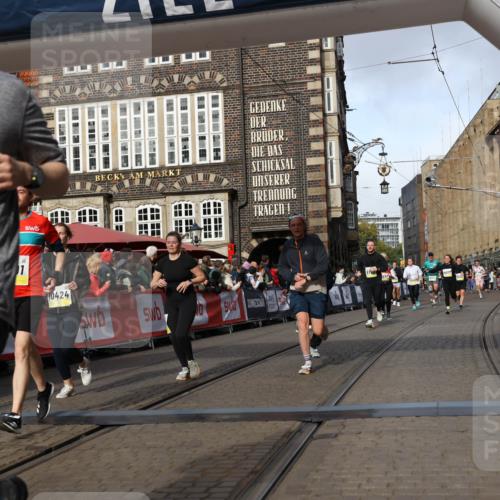 05.10.2025 - 20. swb-Marathon Bremen Yannick Fuchs http://msf.ph/oto/9224991 05.10.2025 10:56:28 Ziel 9258, 9783, 10028, 10191, 10196, 10424, 10590, 10992, 11364, 11554, 11662, 11741 meine-sportfotos.de