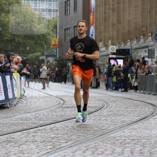 05.10.2025 - 20. swb-Marathon Bremen Strokosch-Dieckow http://msf.ph/oto/9224993 05.10.2025 12:17:31 Ziel 1124 meine-sportfotos.de