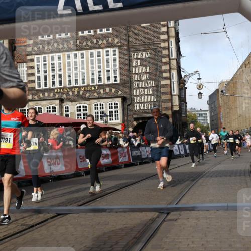 05.10.2025 - 20. swb-Marathon Bremen Yannick Fuchs http://msf.ph/oto/9224997 05.10.2025 10:56:28 Ziel 9258, 9783, 10028, 10191, 10196, 10424, 10590, 10992, 11364, 11554, 11662, 11741 meine-sportfotos.de