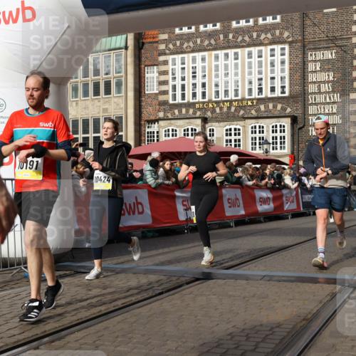 05.10.2025 - 20. swb-Marathon Bremen Yannick Fuchs http://msf.ph/oto/9225003 05.10.2025 10:56:29 Ziel 9258, 9424, 9783, 10028, 10191, 10196, 10424, 10590, 10992, 11364, 11554, 11662, 11723 meine-sportfotos.de