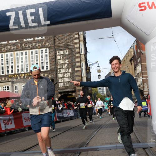 05.10.2025 - 20. swb-Marathon Bremen Yannick Fuchs http://msf.ph/oto/9225026 05.10.2025 10:56:30 Ziel 9424, 9783, 9932, 10028, 10191, 10196, 10424, 10590, 11554, 11662, 11723 meine-sportfotos.de