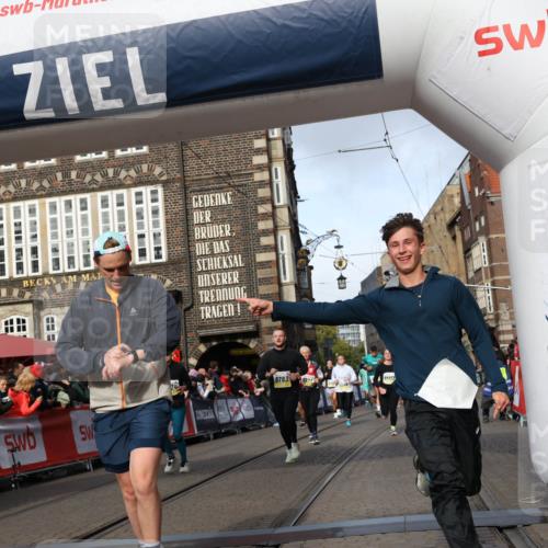 05.10.2025 - 20. swb-Marathon Bremen Yannick Fuchs http://msf.ph/oto/9225029 05.10.2025 10:56:30 Ziel 9424, 9783, 9932, 10028, 10191, 10196, 10424, 10590, 11554, 11662, 11723 meine-sportfotos.de