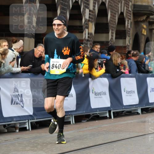 05.10.2025 - 20. swb-Marathon Bremen Strokosch-Dieckow http://msf.ph/oto/9225030 05.10.2025 10:48:36 Ziel 9385, 9406, 9478, 9729, 10303, 11096 meine-sportfotos.de