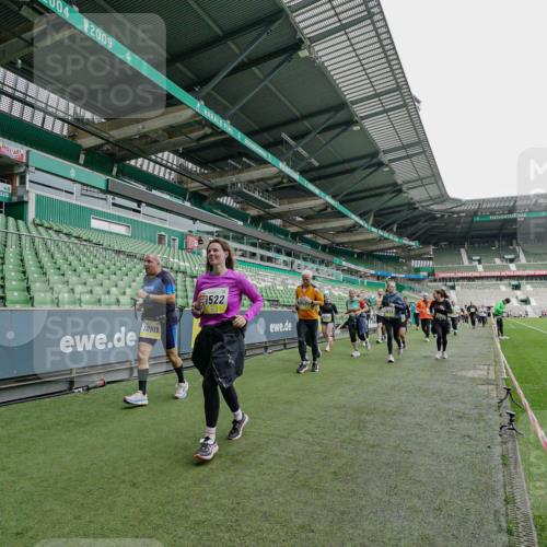 05.10.2025 - 20. swb-Marathon Bremen Michael Burmester http://msf.ph/oto/9225033 05.10.2025 10:38:13 Laufen im Stadion 7621, 8574, 9189, 9210, 9235, 9237, 9360, 9365, 9426, 9432, 9448, 9468, 9486, 9498, 9536, 9642, 9647, 9684, 9707, 9748, 9750, 9771, 9813, 9846, 9858, 9893, 9915, 9940, 10033, 10056, 10098, 10130, 10167, 10194, 10205, 10265, 10271, 10274, 10278, 10301, 10404, 10437, 10439, 10471, 10477, 10478, 10485, 10510, 10530, 10595, 10598, 10611, 10678, 10711, 10713, 10777, 10803, 10804, 10825, 10826, 10829, 10837, 10876, 10995, 11001, 11050, 11121, 11150, 11162, 11183, 11415 meine-sportfotos.de