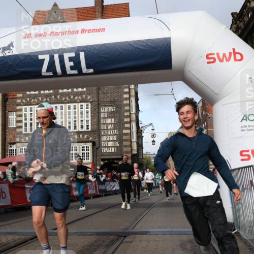 05.10.2025 - 20. swb-Marathon Bremen Yannick Fuchs http://msf.ph/oto/9225035 05.10.2025 10:56:30 Ziel 9424, 9783, 9932, 10028, 10191, 10196, 10424, 10590, 11554, 11662, 11723 meine-sportfotos.de