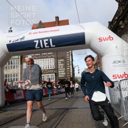 05.10.2025 - 20. swb-Marathon Bremen Yannick Fuchs http://msf.ph/oto/9225044 05.10.2025 10:56:30 Ziel 9424, 9783, 9932, 10028, 10191, 10196, 10424, 10590, 11554, 11662, 11723 meine-sportfotos.de