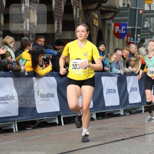 05.10.2025 - 20. swb-Marathon Bremen Strokosch-Dieckow http://msf.ph/oto/9225046 05.10.2025 10:48:37 Ziel 9385, 9406, 9729, 10303, 11096 meine-sportfotos.de