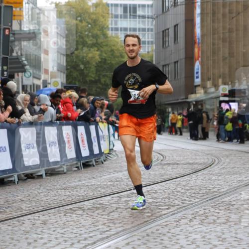 05.10.2025 - 20. swb-Marathon Bremen Strokosch-Dieckow http://msf.ph/oto/9225055 05.10.2025 12:17:32 Ziel 1124 meine-sportfotos.de