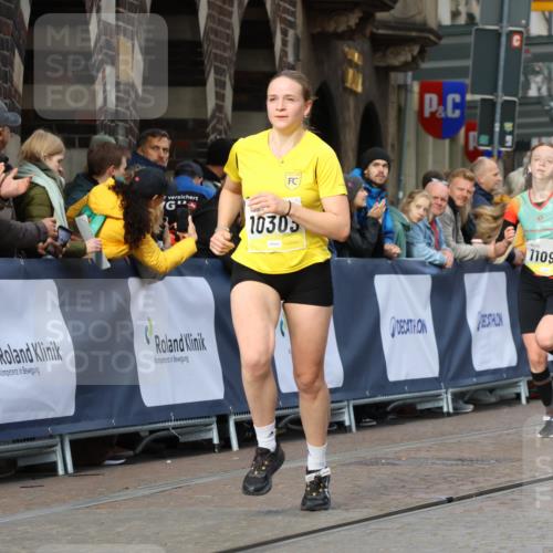 05.10.2025 - 20. swb-Marathon Bremen Strokosch-Dieckow http://msf.ph/oto/9225057 05.10.2025 10:48:37 Ziel 9385, 9406, 9729, 10303, 11096 meine-sportfotos.de