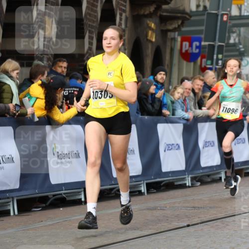 05.10.2025 - 20. swb-Marathon Bremen Strokosch-Dieckow http://msf.ph/oto/9225071 05.10.2025 10:48:37 Ziel 9385, 9406, 9729, 10303, 11096 meine-sportfotos.de