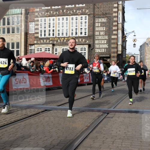 05.10.2025 - 20. swb-Marathon Bremen Yannick Fuchs http://msf.ph/oto/9225074 05.10.2025 10:56:32 Ziel 9424, 9783, 9932, 10028, 10179, 10191, 10196, 10387, 10424, 10546, 10590, 11662, 11723 meine-sportfotos.de