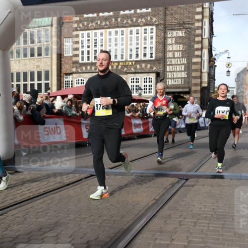 05.10.2025 - 20. swb-Marathon Bremen Yannick Fuchs http://msf.ph/oto/9225079 05.10.2025 10:56:33 Ziel 9424, 9783, 9790, 9932, 10005, 10028, 10179, 10191, 10196, 10387, 10424, 10546, 10590, 11662, 11723 meine-sportfotos.de
