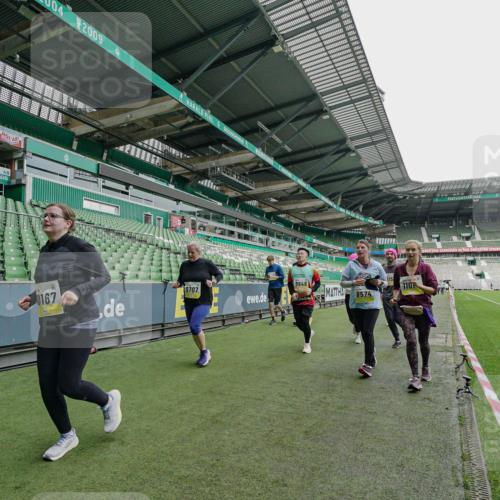 05.10.2025 - 20. swb-Marathon Bremen Michael Burmester http://msf.ph/oto/9225090 05.10.2025 10:38:27 Laufen im Stadion 7621, 8574, 9182, 9184, 9189, 9210, 9235, 9237, 9269, 9300, 9322, 9331, 9335, 9394, 9409, 9432, 9448, 9468, 9486, 9498, 9536, 9642, 9647, 9660, 9684, 9707, 9748, 9750, 9752, 9771, 9782, 9813, 9846, 9858, 9890, 9915, 9940, 9978, 10033, 10056, 10098, 10130, 10167, 10194, 10205, 10274, 10278, 10297, 10404, 10437, 10439, 10446, 10478, 10485, 10511, 10530, 10595, 10598, 10611, 10678, 10711, 10713, 10803, 10804, 10825, 10829 meine-sportfotos.de