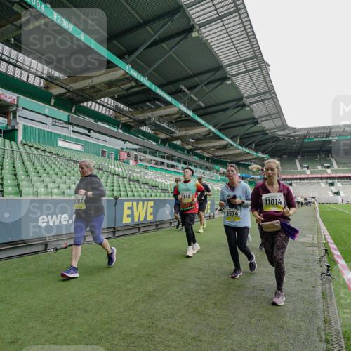 05.10.2025 - 20. swb-Marathon Bremen Michael Burmester http://msf.ph/oto/9225092 05.10.2025 10:38:28 Laufen im Stadion 7621, 8574, 9182, 9184, 9189, 9210, 9235, 9237, 9269, 9300, 9322, 9331, 9335, 9394, 9409, 9432, 9448, 9468, 9486, 9498, 9536, 9642, 9647, 9660, 9684, 9707, 9748, 9750, 9752, 9771, 9782, 9813, 9846, 9858, 9890, 9915, 9940, 9978, 10033, 10056, 10098, 10130, 10167, 10194, 10205, 10278, 10297, 10404, 10437, 10439, 10446, 10478, 10485, 10511, 10530, 10595, 10598, 10611, 10623, 10678, 10711, 10713, 10803, 10804, 10825, 10829 meine-sportfotos.de