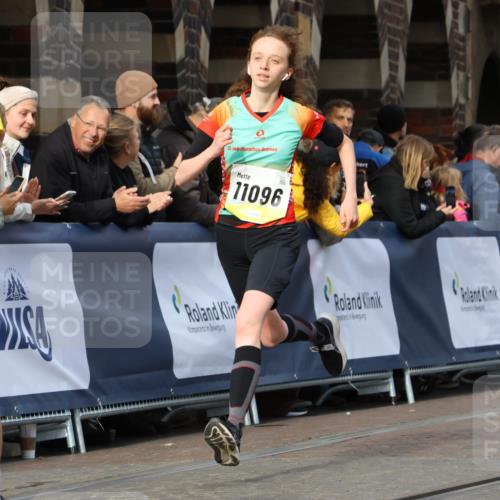05.10.2025 - 20. swb-Marathon Bremen Strokosch-Dieckow http://msf.ph/oto/9225095 05.10.2025 10:48:39 Ziel 9261, 9406, 9482, 9729, 10303, 10799, 11096 meine-sportfotos.de