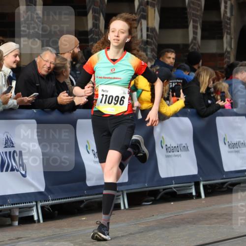 05.10.2025 - 20. swb-Marathon Bremen Strokosch-Dieckow http://msf.ph/oto/9225105 05.10.2025 10:48:39 Ziel 9261, 9406, 9482, 9729, 10303, 10799, 11096 meine-sportfotos.de