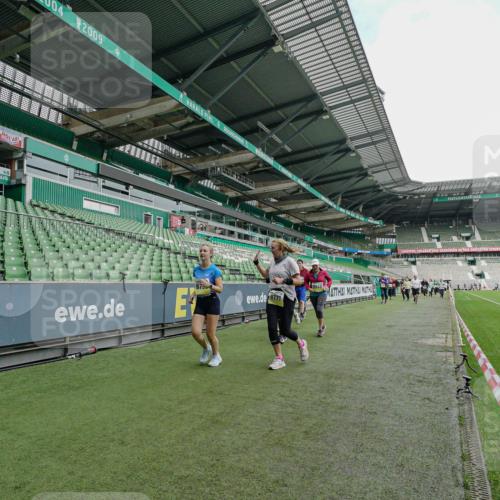 05.10.2025 - 20. swb-Marathon Bremen Michael Burmester http://msf.ph/oto/9225108 05.10.2025 10:38:33 Laufen im Stadion 7621, 8574, 9182, 9184, 9189, 9210, 9229, 9235, 9237, 9269, 9300, 9322, 9331, 9335, 9379, 9394, 9409, 9432, 9468, 9486, 9498, 9536, 9642, 9647, 9660, 9684, 9707, 9748, 9750, 9752, 9771, 9782, 9813, 9846, 9858, 9890, 9915, 9940, 9978, 10033, 10056, 10098, 10106, 10130, 10142, 10167, 10205, 10213, 10278, 10297, 10404, 10405, 10437, 10439, 10446, 10478, 10483, 10485, 10511, 10529, 10530, 10595, 10598, 10611, 10623, 10678, 10711, 10713, 10803, 10804, 10825, 10829, 10853 meine-sportfotos.de