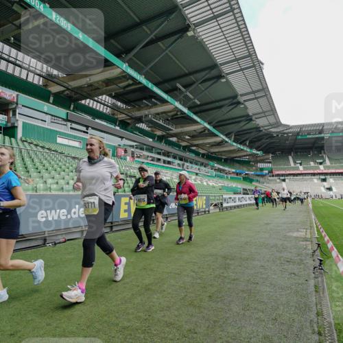 05.10.2025 - 20. swb-Marathon Bremen Michael Burmester http://msf.ph/oto/9225111 05.10.2025 10:38:34 Laufen im Stadion 7621, 8574, 9182, 9184, 9189, 9210, 9229, 9235, 9237, 9269, 9300, 9322, 9331, 9335, 9379, 9394, 9409, 9432, 9468, 9486, 9498, 9536, 9642, 9647, 9660, 9684, 9707, 9748, 9750, 9752, 9771, 9782, 9813, 9846, 9858, 9890, 9915, 9940, 9978, 10033, 10056, 10098, 10106, 10130, 10142, 10167, 10205, 10213, 10278, 10297, 10404, 10405, 10437, 10439, 10446, 10478, 10483, 10485, 10511, 10529, 10530, 10595, 10598, 10611, 10623, 10678, 10711, 10713, 10803, 10804, 10825, 10829, 10853 meine-sportfotos.de