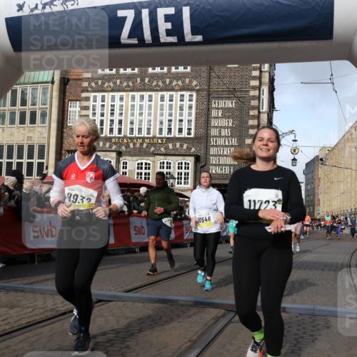 05.10.2025 - 20. swb-Marathon Bremen Yannick Fuchs http://msf.ph/oto/9225113 05.10.2025 10:56:34 Ziel 9424, 9783, 9790, 9932, 10005, 10028, 10179, 10191, 10387, 10424, 10546, 10590, 10648, 11253, 11571, 11662, 11723 meine-sportfotos.de