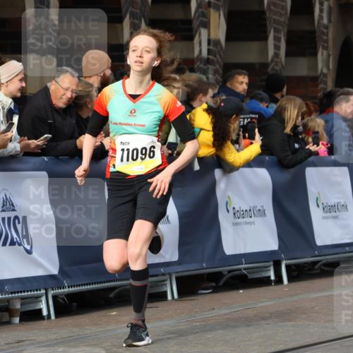 05.10.2025 - 20. swb-Marathon Bremen Strokosch-Dieckow http://msf.ph/oto/9225120 05.10.2025 10:48:39 Ziel 9261, 9406, 9482, 9729, 10303, 10799, 11096 meine-sportfotos.de