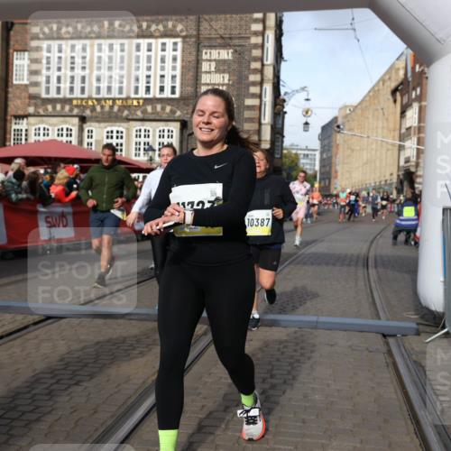 05.10.2025 - 20. swb-Marathon Bremen Yannick Fuchs http://msf.ph/oto/9225121 05.10.2025 10:56:35 Ziel 9424, 9783, 9790, 9932, 10005, 10028, 10179, 10191, 10387, 10424, 10546, 10590, 10648, 11253, 11571, 11662, 11723 meine-sportfotos.de