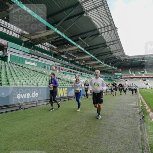 05.10.2025 - 20. swb-Marathon Bremen Michael Burmester http://msf.ph/oto/9225122 05.10.2025 10:38:41 Laufen im Stadion 8123, 8574, 9182, 9184, 9189, 9210, 9229, 9235, 9269, 9300, 9322, 9324, 9331, 9335, 9379, 9394, 9398, 9409, 9432, 9468, 9486, 9498, 9647, 9660, 9684, 9707, 9750, 9752, 9771, 9782, 9813, 9846, 9858, 9890, 9915, 9927, 9940, 9978, 10033, 10106, 10130, 10142, 10167, 10205, 10213, 10278, 10297, 10404, 10405, 10437, 10439, 10446, 10478, 10483, 10485, 10511, 10529, 10530, 10551, 10595, 10598, 10623, 10678, 10711, 10713, 10734, 10803, 10804, 10825, 10853, 9486, 10056, 10098 meine-sportfotos.de