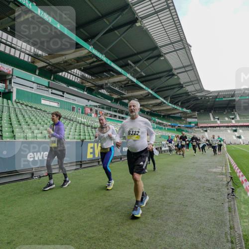 05.10.2025 - 20. swb-Marathon Bremen Michael Burmester http://msf.ph/oto/9225125 05.10.2025 10:38:41 Laufen im Stadion 8123, 8574, 9182, 9184, 9189, 9210, 9229, 9235, 9269, 9300, 9322, 9324, 9331, 9335, 9379, 9394, 9398, 9409, 9432, 9468, 9486, 9498, 9647, 9660, 9684, 9707, 9750, 9752, 9771, 9782, 9813, 9846, 9858, 9890, 9915, 9927, 9940, 9978, 10033, 10106, 10130, 10142, 10167, 10205, 10213, 10278, 10297, 10404, 10405, 10437, 10439, 10446, 10478, 10483, 10485, 10511, 10529, 10530, 10551, 10595, 10598, 10623, 10678, 10711, 10713, 10734, 10803, 10804, 10825, 10853, 9486, 10056, 10098 meine-sportfotos.de