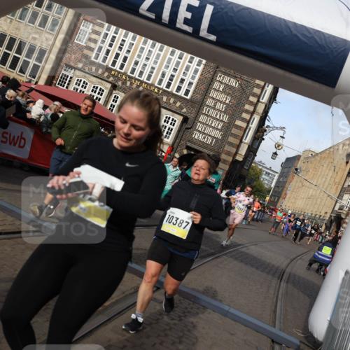05.10.2025 - 20. swb-Marathon Bremen Yannick Fuchs http://msf.ph/oto/9225127 05.10.2025 10:56:35 Ziel 9424, 9783, 9790, 9932, 10005, 10028, 10179, 10191, 10387, 10424, 10546, 10590, 10648, 11253, 11571, 11662, 11723 meine-sportfotos.de