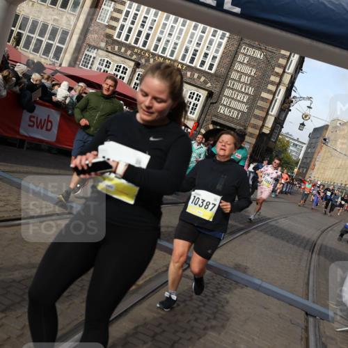 05.10.2025 - 20. swb-Marathon Bremen Yannick Fuchs http://msf.ph/oto/9225132 05.10.2025 10:56:35 Ziel 9424, 9783, 9790, 9932, 10005, 10028, 10179, 10191, 10387, 10424, 10546, 10590, 10648, 11253, 11571, 11662, 11723 meine-sportfotos.de