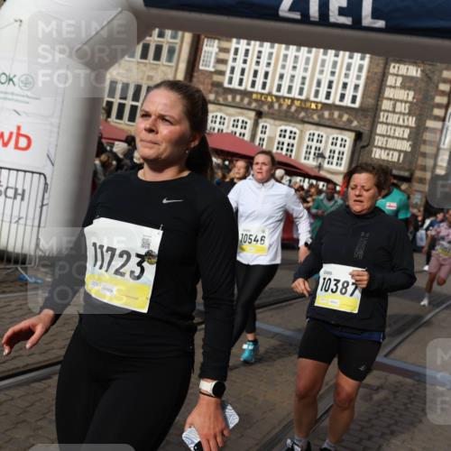 05.10.2025 - 20. swb-Marathon Bremen Yannick Fuchs http://msf.ph/oto/9225138 05.10.2025 10:56:36 Ziel 9424, 9783, 9790, 9932, 10005, 10028, 10179, 10387, 10546, 10590, 10648, 11100, 11253, 11571, 11662, 11723 meine-sportfotos.de