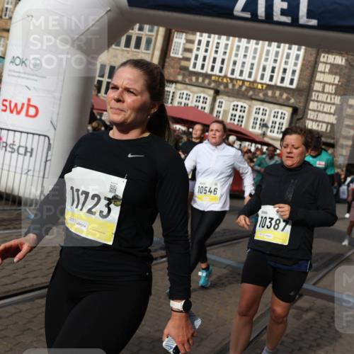 05.10.2025 - 20. swb-Marathon Bremen Yannick Fuchs http://msf.ph/oto/9225141 05.10.2025 10:56:36 Ziel 9424, 9783, 9790, 9932, 10005, 10028, 10179, 10387, 10546, 10590, 10648, 11100, 11253, 11571, 11662, 11723 meine-sportfotos.de
