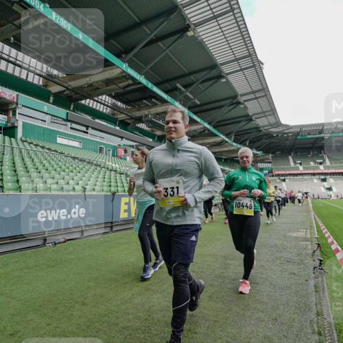 05.10.2025 - 20. swb-Marathon Bremen Michael Burmester http://msf.ph/oto/9225148 05.10.2025 10:38:48 Laufen im Stadion 7788, 8123, 8574, 9182, 9184, 9229, 9235, 9269, 9300, 9322, 9324, 9331, 9335, 9379, 9394, 9398, 9409, 9432, 9498, 9647, 9660, 9684, 9707, 9750, 9752, 9771, 9782, 9846, 9890, 9915, 9927, 9940, 9978, 9998, 10033, 10106, 10130, 10142, 10167, 10205, 10213, 10255, 10278, 10297, 10404, 10405, 10437, 10439, 10446, 10478, 10483, 10498, 10511, 10529, 10530, 10551, 10595, 10598, 10623, 10678, 10734, 10803, 10804, 10825, 10853, 9189, 9210, 9468, 9486, 9813, 9858, 10056, 10098 meine-sportfotos.de