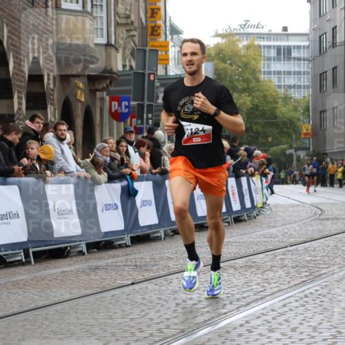 05.10.2025 - 20. swb-Marathon Bremen Strokosch-Dieckow http://msf.ph/oto/9225154 05.10.2025 12:17:34 Ziel 1124 meine-sportfotos.de