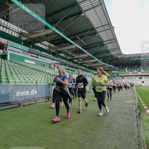 05.10.2025 - 20. swb-Marathon Bremen Michael Burmester http://msf.ph/oto/9225157 05.10.2025 10:38:51 Laufen im Stadion 7788, 8123, 8574, 9182, 9184, 9229, 9235, 9269, 9300, 9322, 9324, 9331, 9335, 9379, 9394, 9398, 9409, 9432, 9498, 9628, 9647, 9660, 9684, 9707, 9750, 9752, 9771, 9782, 9846, 9850, 9890, 9915, 9927, 9940, 9978, 9998, 10033, 10106, 10142, 10167, 10205, 10213, 10255, 10258, 10297, 10404, 10405, 10439, 10446, 10478, 10483, 10498, 10511, 10529, 10530, 10551, 10557, 10623, 10678, 10734, 10803, 10804, 10825, 10853, 9189, 9210, 9468, 9486, 9813, 9858, 10033, 10056, 10098 meine-sportfotos.de