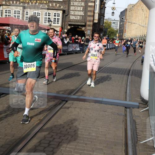 05.10.2025 - 20. swb-Marathon Bremen Yannick Fuchs http://msf.ph/oto/9225160 05.10.2025 10:56:37 Ziel 9424, 9783, 9790, 9932, 10005, 10179, 10387, 10546, 10648, 11100, 11253, 11571, 11723 meine-sportfotos.de