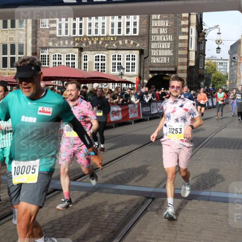 05.10.2025 - 20. swb-Marathon Bremen Yannick Fuchs http://msf.ph/oto/9225172 05.10.2025 10:56:38 Ziel 9424, 9783, 9790, 9932, 10005, 10042, 10179, 10387, 10546, 10648, 11100, 11253, 11260, 11571, 11723 meine-sportfotos.de