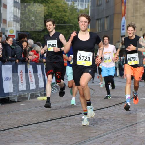05.10.2025 - 20. swb-Marathon Bremen Strokosch-Dieckow http://msf.ph/oto/9225176 05.10.2025 10:48:44 Ziel 7414, 9261, 9482, 9674, 9729, 10799 meine-sportfotos.de