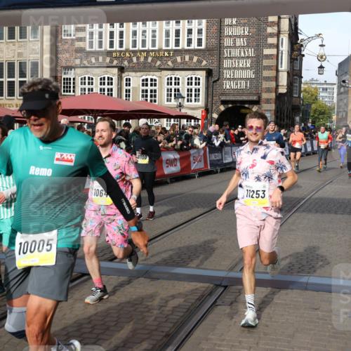 05.10.2025 - 20. swb-Marathon Bremen Yannick Fuchs http://msf.ph/oto/9225178 05.10.2025 10:56:38 Ziel 9424, 9783, 9790, 9932, 10005, 10042, 10179, 10387, 10546, 10648, 11100, 11253, 11260, 11571, 11723 meine-sportfotos.de