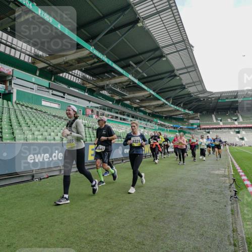 05.10.2025 - 20. swb-Marathon Bremen Michael Burmester http://msf.ph/oto/9225181 05.10.2025 10:38:57 Laufen im Stadion 7199, 7788, 8123, 9182, 9184, 9229, 9235, 9269, 9300, 9322, 9324, 9331, 9335, 9379, 9394, 9398, 9409, 9432, 9498, 9628, 9660, 9668, 9707, 9750, 9752, 9765, 9771, 9782, 9850, 9890, 9915, 9927, 9940, 9978, 9998, 10106, 10142, 10167, 10205, 10213, 10255, 10258, 10297, 10371, 10404, 10405, 10439, 10446, 10478, 10483, 10498, 10511, 10529, 10530, 10551, 10557, 10623, 10734, 10803, 10804, 10853, 9189, 9210, 9468, 9486, 9813, 9858, 10033, 10056, 10098 meine-sportfotos.de