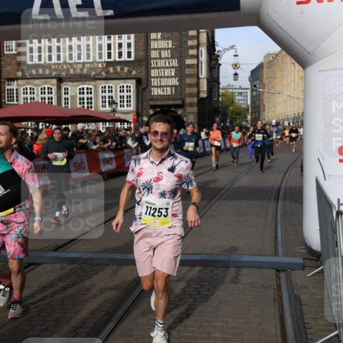 05.10.2025 - 20. swb-Marathon Bremen Yannick Fuchs http://msf.ph/oto/9225182 05.10.2025 10:56:38 Ziel 9424, 9783, 9790, 9932, 10005, 10042, 10179, 10387, 10546, 10648, 11100, 11253, 11260, 11571, 11723 meine-sportfotos.de